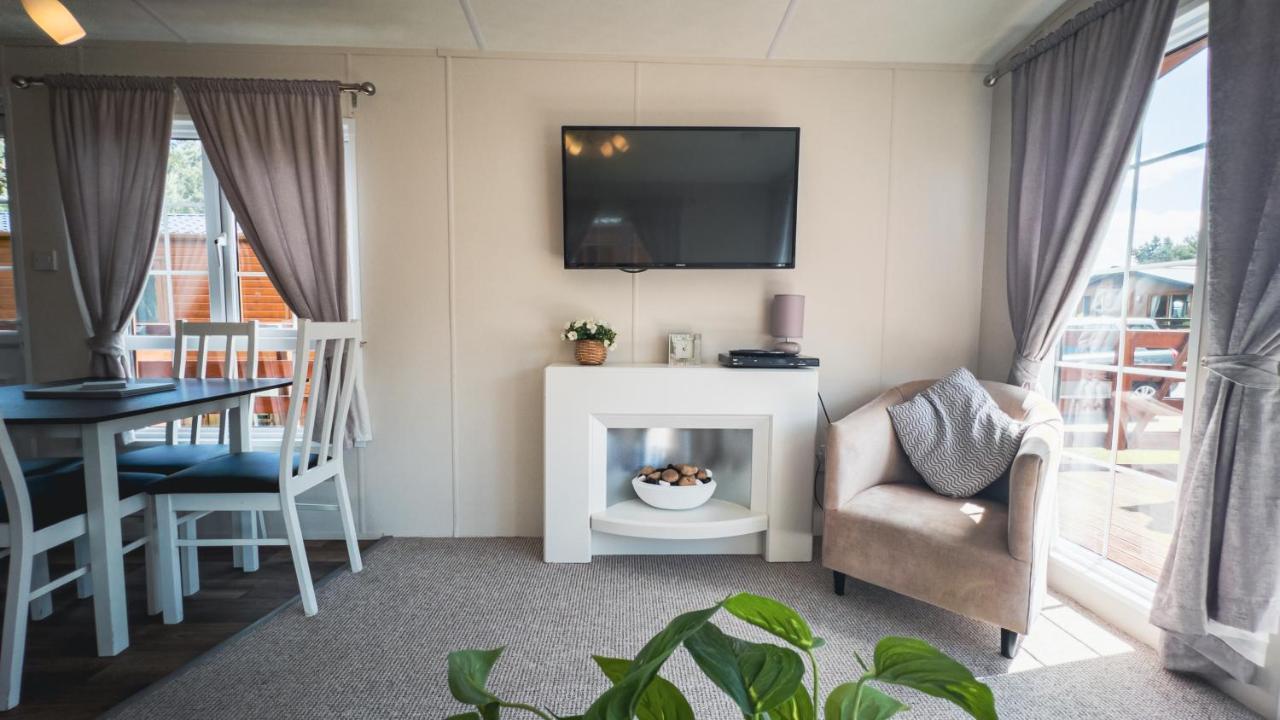 Angie'S Haven, Superb 2 Bedroom Lodge With Hot Tub - Sleeps 6 - Felmoor Park มอร์เพท ภายนอก รูปภาพ
