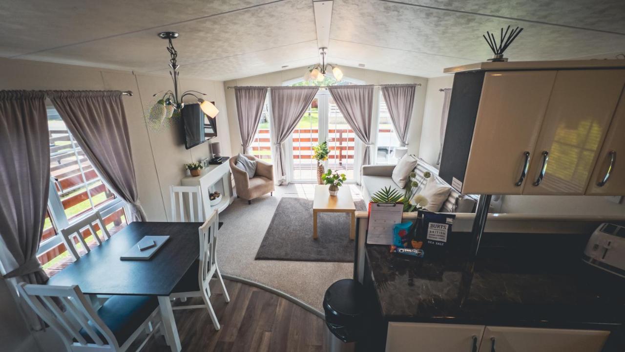 Angie'S Haven, Superb 2 Bedroom Lodge With Hot Tub - Sleeps 6 - Felmoor Park มอร์เพท ภายนอก รูปภาพ