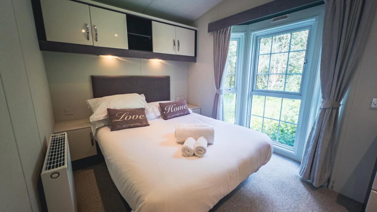 Angie'S Haven, Superb 2 Bedroom Lodge With Hot Tub - Sleeps 6 - Felmoor Park มอร์เพท ภายนอก รูปภาพ