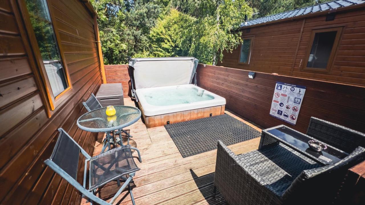 Angie'S Haven, Superb 2 Bedroom Lodge With Hot Tub - Sleeps 6 - Felmoor Park มอร์เพท ภายนอก รูปภาพ