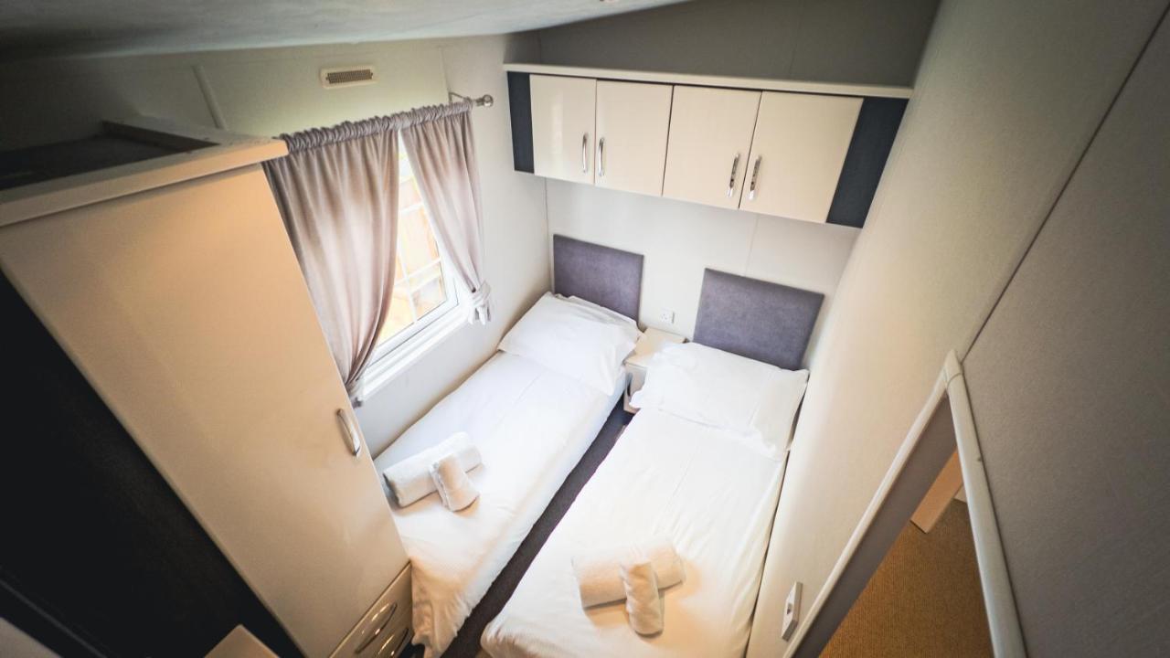 Angie'S Haven, Superb 2 Bedroom Lodge With Hot Tub - Sleeps 6 - Felmoor Park มอร์เพท ภายนอก รูปภาพ